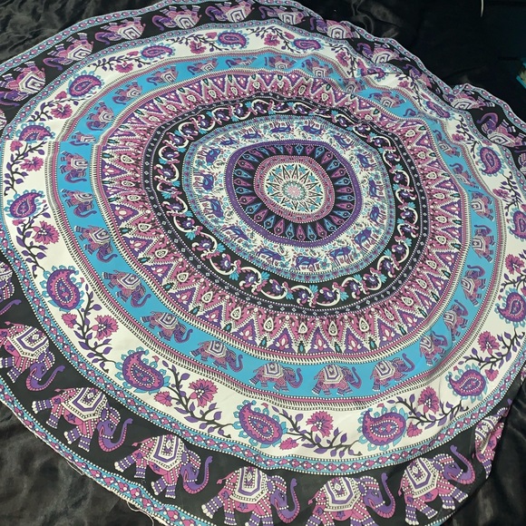 NWOT🛍️ Medium Sized, Circular Bohemian Mandala Elephant Print Tapestry - Picture 1 of 3